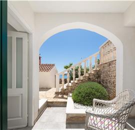 4 Bedroom Villa with Pool near Milna, Brac Island Sleeps 8 